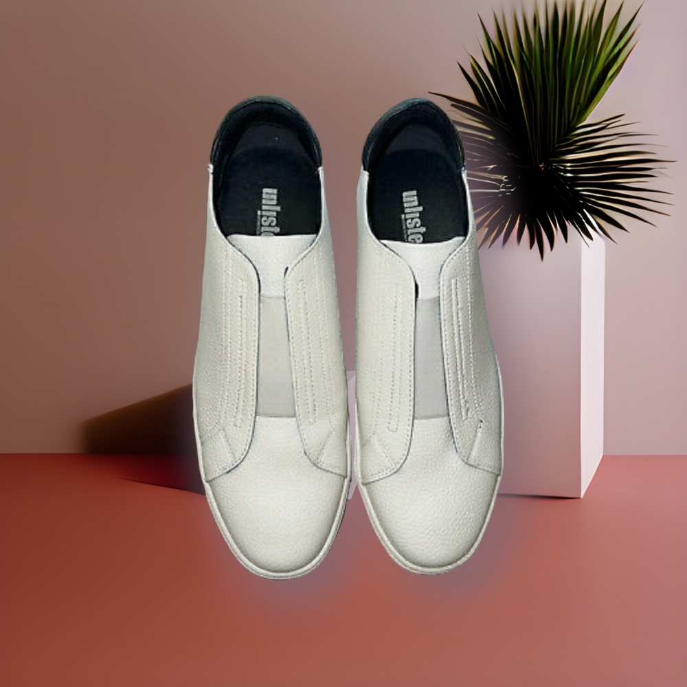 Kenneth Cole Men's Stand Elastic Slip on Sneaker - brand new